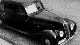 22 марта 1929 года с конвейера на заводе в Берлин-Йоханнисталь сошел первый автомобиль BMW – BWM 3/15 PS