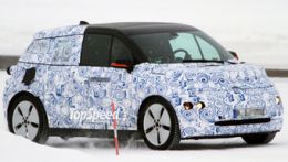 Фотографам удалось сделать несколько шпионских снимков нового электрокара BMW i3, который проходит зимние тесты на севере Швеции.