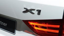 На недавно открывшемся детройтском  автосалоне компания  BMW выставила обновленную версию кроссовера BMW X1