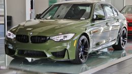 Американский рынок захватила BMW M3 в индивидуальной военной раскраски.