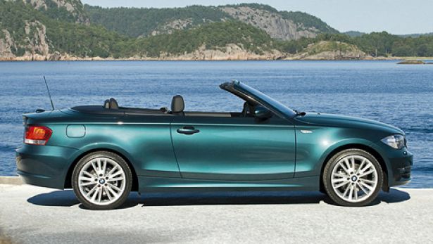 Кабриолет 1-й серии БМВ в кузове Е88 сбоку