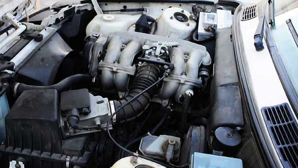 Двигатель BMW M40 под капотом BMW E30