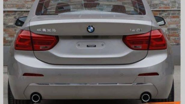 BMW 1-й серии седан, фото сзади