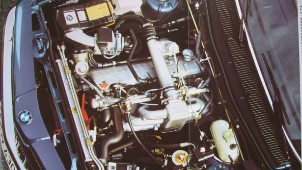 Двигатель БМВ М102 под капотом BMW E23 745i