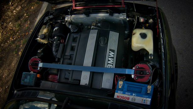 Распорка чашек на BMW