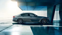 bmw g30 фото сбоку