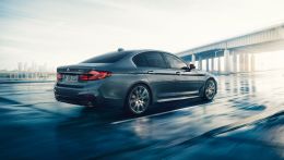 bmw g30 фото сзади сбоку