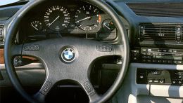autopedia_BMW_7_Series_E32_7er_E32_951565.jpg