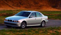 Информация и характеристики 5 серии BMW 520i/523i/525tds/528i/540i/M5 в кузове Е39 выпускалась с 1995 по 2003 год и была заменена следующим поколением БМВ Е60