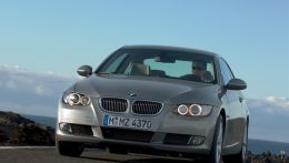С сентября 2009 года в салонах официальных дилеров BMW доступны автомобили BMW 320i купе в специальной комплектации Limited Edition, позволяющей получить еще больше удовольствия за рулем.