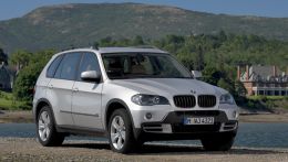 С октября 2009 года официальные дилеры BMW начинают прием заказов на автомобили BMW X5 в эксклюзивной комплектации