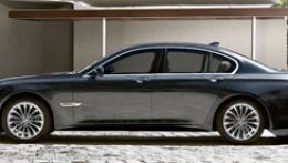 Переговоры о совместной сборке седанов BMW 7-серии в Китае с концерном SAIC не ведутся, сообщает Bloomberg