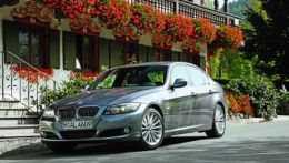 Обновленный BMW 3-й серии остался автомобилем для эстетствующего эгоиста, способным подарить истинное удовольствие от вождения и подчеркнуть статус владельца. Мы опробовали “трешку” в роли пожирателя кило- метров и семейной машины