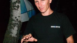 AV253784.jpg