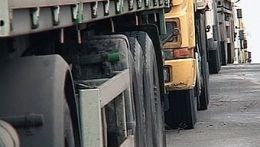 Московские власти намерены с 1 апреля запретить грузовым автомобиля въезжать в пределы Третьего транспортного кольца в период с 7:00 до 23:00
