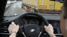 Инженеры BMW начали испытывать новую систему активной безопасности