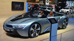 Центральной премьерой BMW Group на Московском автосалоне стали концепты городского электромобиля i3 и открытой версии гибридного спорткара i8 Spyder. 