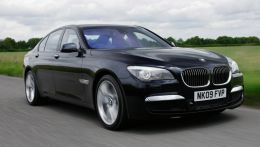 В интернет сетях  появилась информация  о том , что немецкая компания BMW   задумалась о выпуске своего нового спарткара  BMW M7. 
