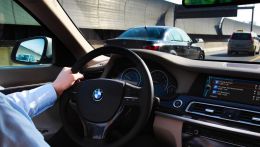 Баварская компания BMW занимается разработкой специального сервиса, в котором водителю  будет предоставляться информация о полезных и интересных местах. 