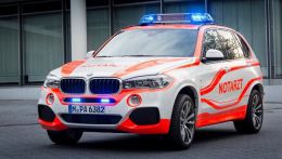На выставке в немецком городе Фульда презентуют кроссоверы  BMW X5, BMW X3, а так же BMW 3 Serises Gran Turismo, которые подготовили специально для медслужб.