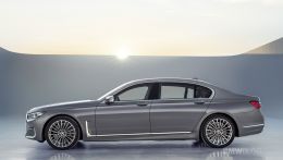 BMW 7-й серии LCI G11  фото сбоку