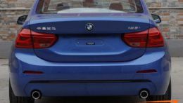BMW 1-й серии седан, фото сзади, синий