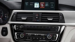 2017-BMW-4-Series-interior-05.jpg