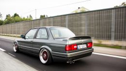 07_bmwe30_ferrari_supermadekz-12.jpg