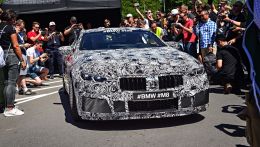 BMW M8 фото спереди