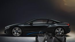 Эксклюзивный набор для BMW i8 от Louis Vuitton